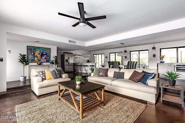 5002 N 38TH Place, Phoenix, AZ 85018