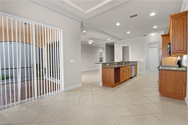 5717 Mango CIR 5717, Naples, FL 34110