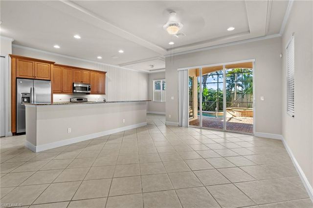 5717 Mango CIR 5717, Naples, FL 34110