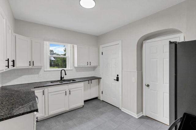 2365 N Stelzer Road, Columbus, OH 43219