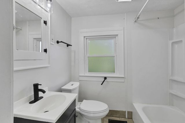 2365 N Stelzer Road, Columbus, OH 43219