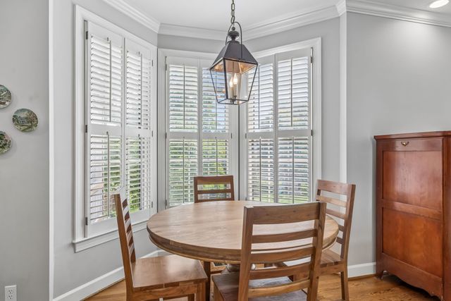 911 Riverbend Rd, Nashville, TN 37221