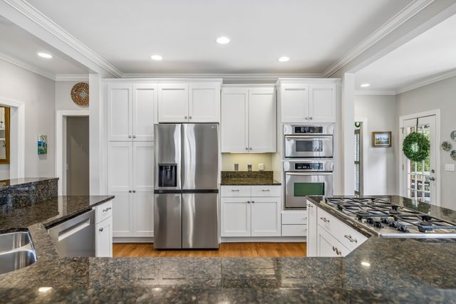 911 Riverbend Rd, Nashville, TN 37221