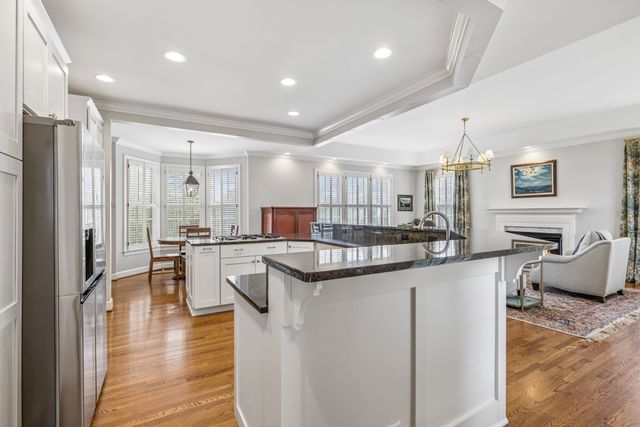 911 Riverbend Rd, Nashville, TN 37221