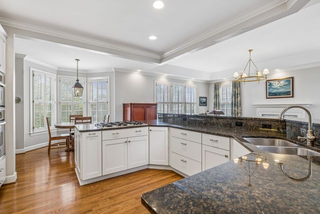 911 Riverbend Rd, Nashville, TN 37221