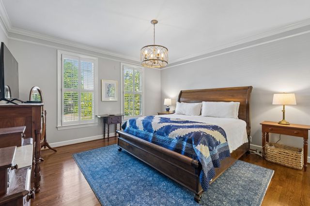 911 Riverbend Rd, Nashville, TN 37221