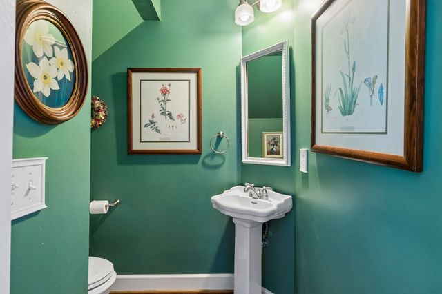 911 Riverbend Rd, Nashville, TN 37221
