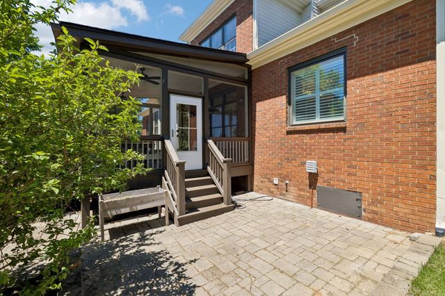 911 Riverbend Rd, Nashville, TN 37221