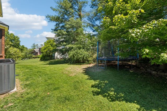 911 Riverbend Rd, Nashville, TN 37221