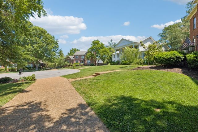 911 Riverbend Rd, Nashville, TN 37221