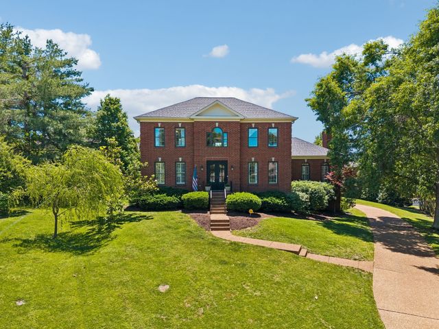 911 Riverbend Rd, Nashville, TN 37221