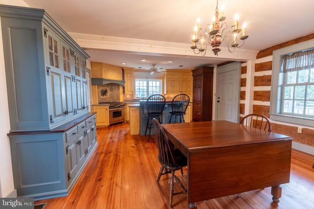 1122 W TRINDLE RD, Mechanicsburg, PA 17055