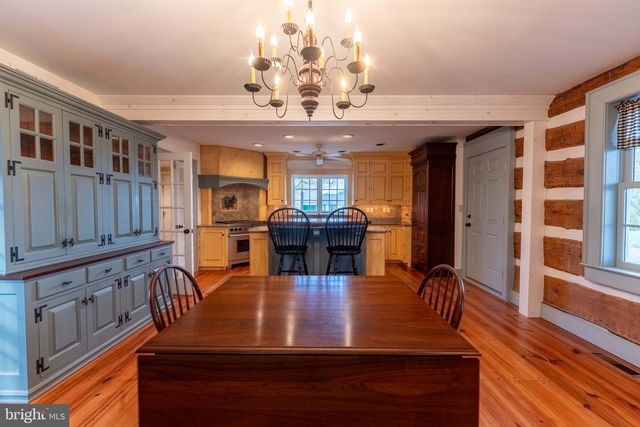 1122 W TRINDLE RD, Mechanicsburg, PA 17055