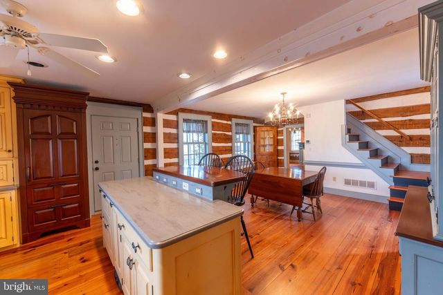 1122 W TRINDLE RD, Mechanicsburg, PA 17055