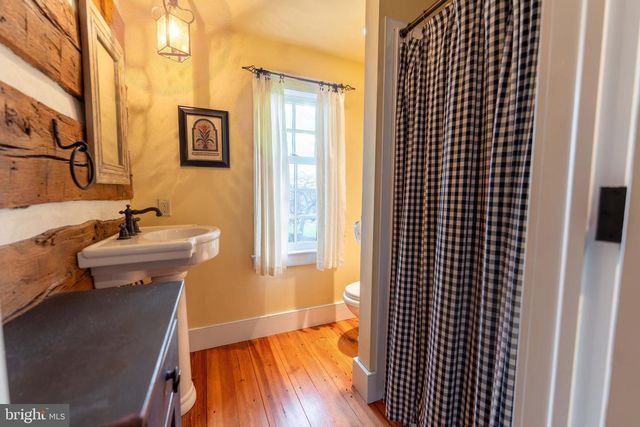 1122 W TRINDLE RD, Mechanicsburg, PA 17055