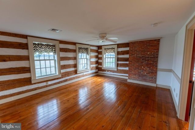 1122 W TRINDLE RD, Mechanicsburg, PA 17055