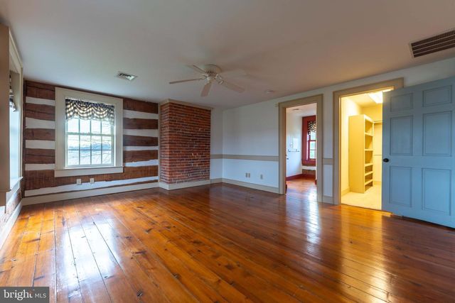 1122 W TRINDLE RD, Mechanicsburg, PA 17055