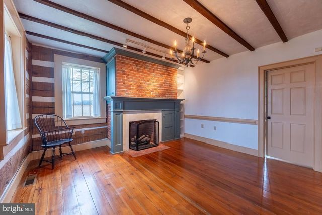 1122 W TRINDLE RD, Mechanicsburg, PA 17055