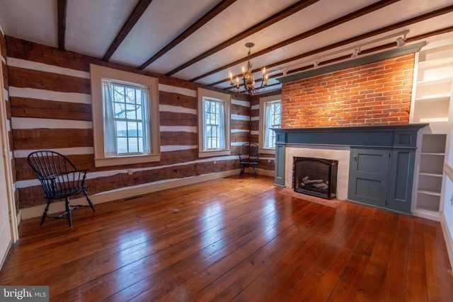 1122 W TRINDLE RD, Mechanicsburg, PA 17055