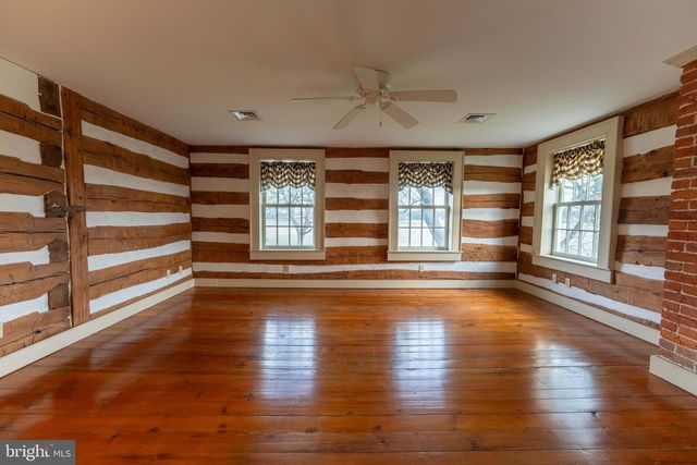 1122 W TRINDLE RD, Mechanicsburg, PA 17055