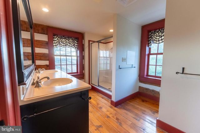 1122 W TRINDLE RD, Mechanicsburg, PA 17055