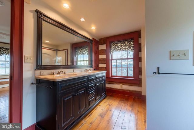 1122 W TRINDLE RD, Mechanicsburg, PA 17055
