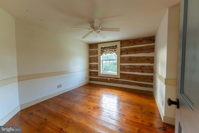 1122 W TRINDLE RD, Mechanicsburg, PA 17055