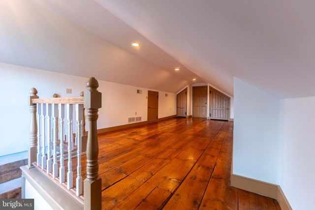 1122 W TRINDLE RD, Mechanicsburg, PA 17055