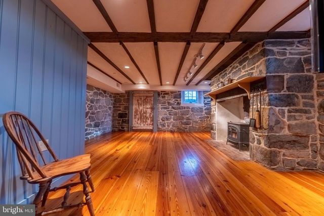 1122 W TRINDLE RD, Mechanicsburg, PA 17055