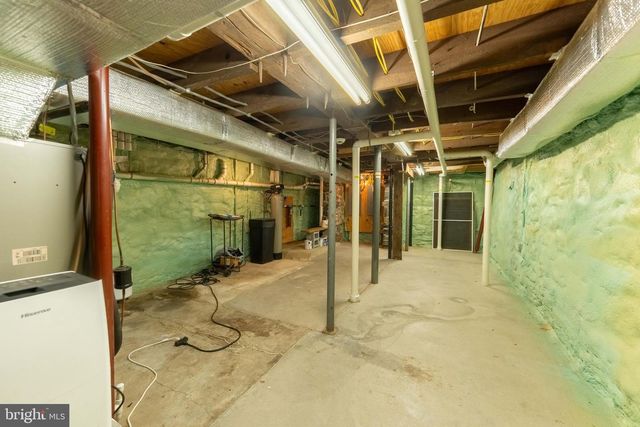 1122 W TRINDLE RD, Mechanicsburg, PA 17055