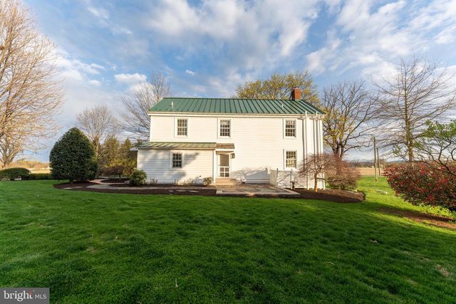 1122 W TRINDLE RD, Mechanicsburg, PA 17055