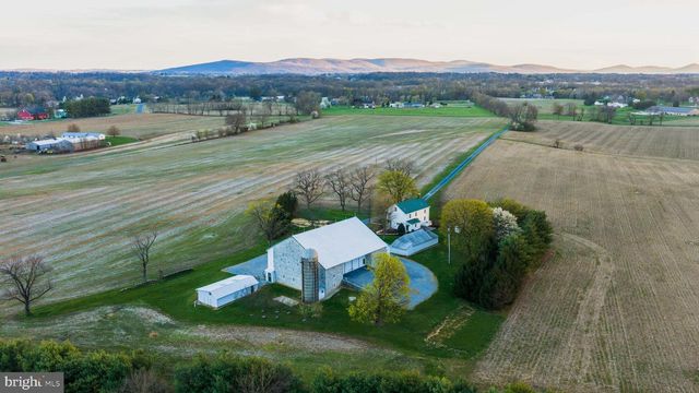 1122 W TRINDLE RD, Mechanicsburg, PA 17055