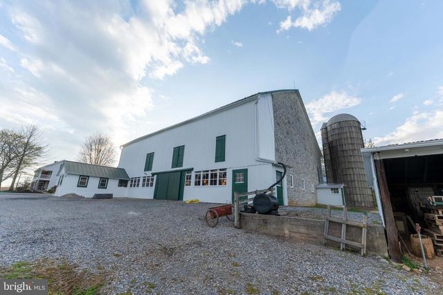 1122 W TRINDLE RD, Mechanicsburg, PA 17055