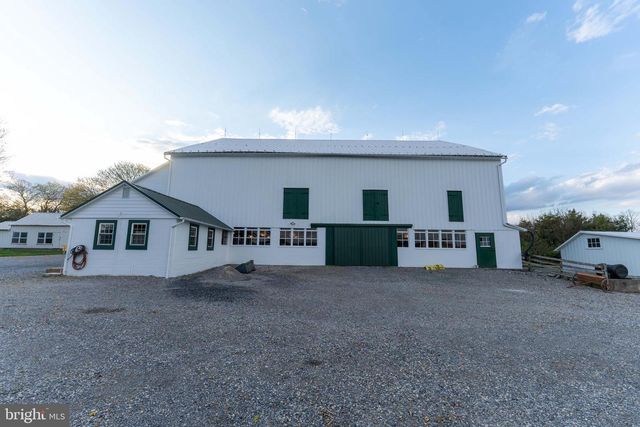 1122 W TRINDLE RD, Mechanicsburg, PA 17055
