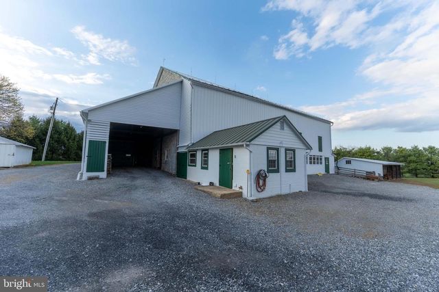 1122 W TRINDLE RD, Mechanicsburg, PA 17055