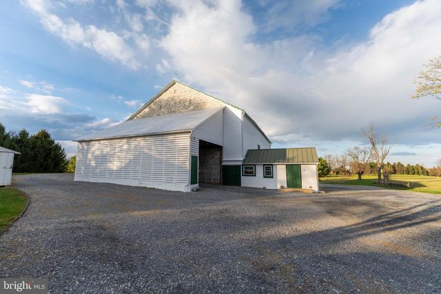 1122 W TRINDLE RD, Mechanicsburg, PA 17055