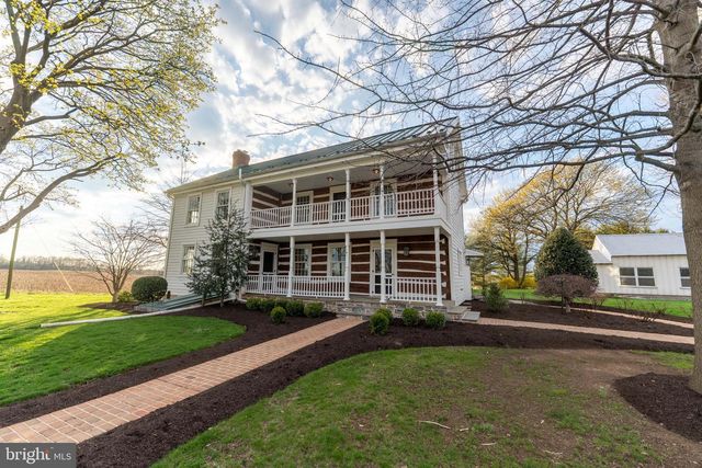 1122 W TRINDLE RD, Mechanicsburg, PA 17055