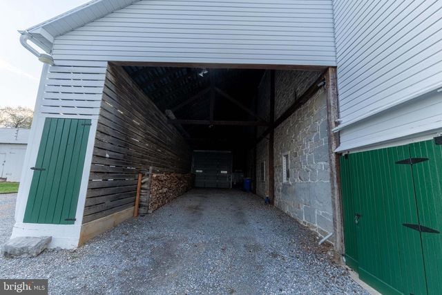 1122 W TRINDLE RD, Mechanicsburg, PA 17055