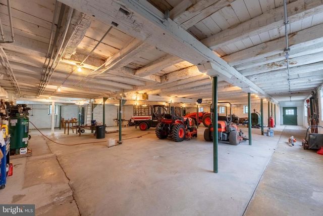 1122 W TRINDLE RD, Mechanicsburg, PA 17055