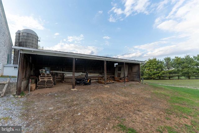 1122 W TRINDLE RD, Mechanicsburg, PA 17055