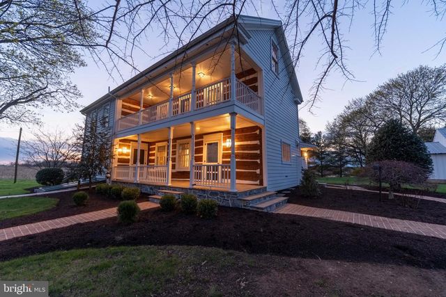 1122 W TRINDLE RD, Mechanicsburg, PA 17055