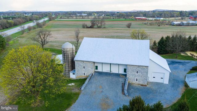 1122 W TRINDLE RD, Mechanicsburg, PA 17055