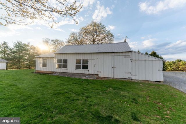 1122 W TRINDLE RD, Mechanicsburg, PA 17055