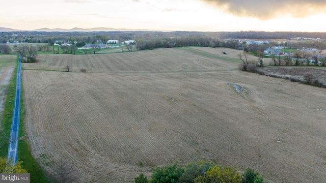 1122 W TRINDLE RD, Mechanicsburg, PA 17055
