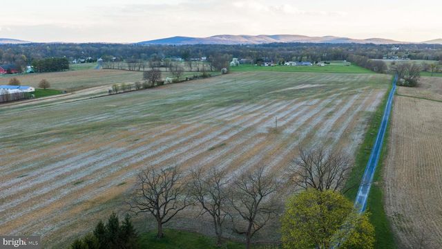1122 W TRINDLE RD, Mechanicsburg, PA 17055