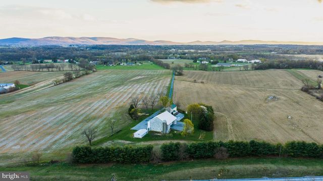 1122 W TRINDLE RD, Mechanicsburg, PA 17055