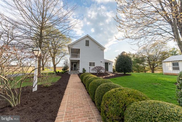 1122 W TRINDLE RD, Mechanicsburg, PA 17055