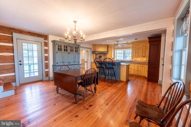 1122 W TRINDLE RD, Mechanicsburg, PA 17055