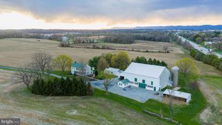 1122 W TRINDLE RD, Mechanicsburg, PA 17055