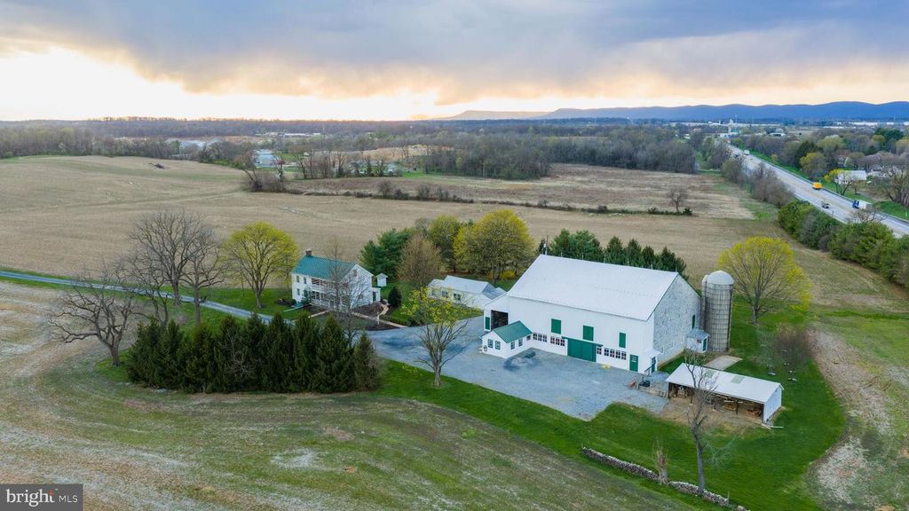 1122 W TRINDLE RD, Mechanicsburg, PA 17055